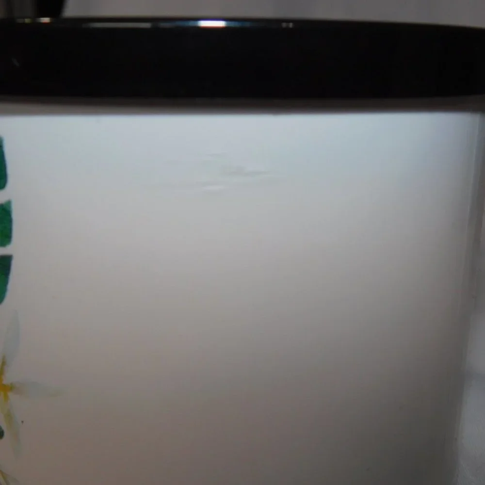 Bath & Body Works White Barn Vanilla Coconut scented 3-Wick Candle - UNUSED READ - Picture 6 of 6
